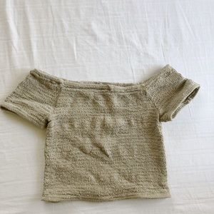 Open shoulders cropped top